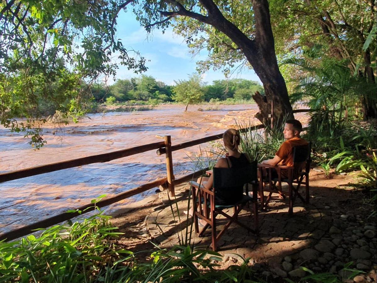 Paradise River Lodge โฮดสปรูท ภายนอก รูปภาพ